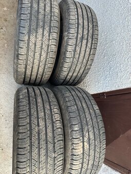 235/60 R16 - 2