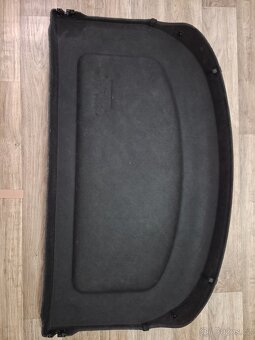 Plato kufru Mazda 3. Rok výroby 2015, hatchback - 2
