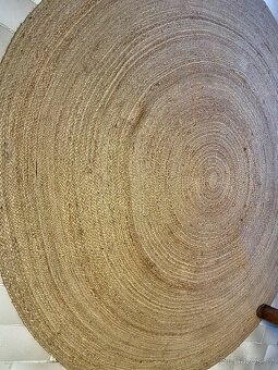Světle hnědý kulatý koberec - 2