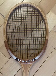 Zachovalá retro dřevěná tenisová raketa Artis Hit - 2