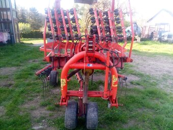 Nahrabovač, shrnovač sena a píce KUHN GA 4521GM - 2