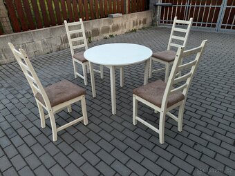 Jídelní set – stůl + 4 židle hledají nový domov - 2