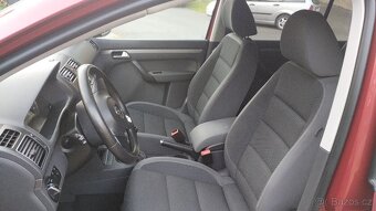 Volkswagen Touran prosinec 2011 - 2