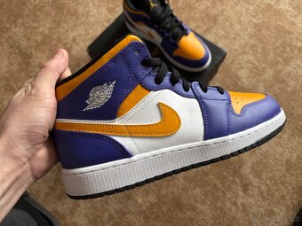 Nike jordan1 mid lakers - 2