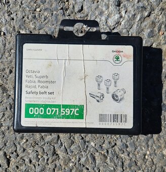 Bezpečnostní šrouby na kola originál Škoda - 2