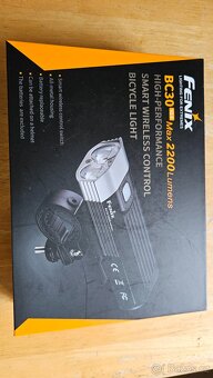 Cyklosvítilna Fenix BC30 V2.0 + nabíjecí USB sada 3500 mAh - 2