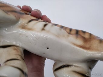 Krásný starý porcelánový tygr, Royal Dux, cca 39 cm - 2