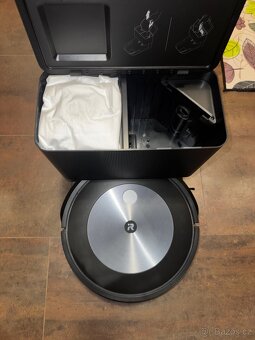 ZÁNOVNÍ robotický vysavač iRobot Roomba j7+ - 2