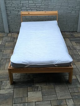 Prodám dřevěnou postel + Matrací 90cm x 200cm - 2