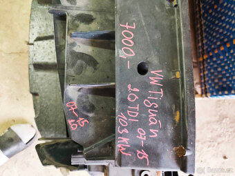 VW Tiguán 07-15 zadní světla, kardan, chladičovka, zrcátka. - 2