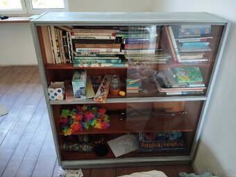 Prosklená knihovna - 2