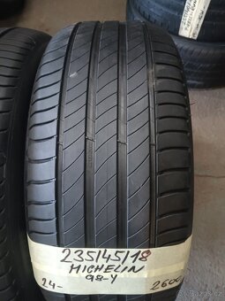 2xletní pneu Michelin 235/45/18. - 2