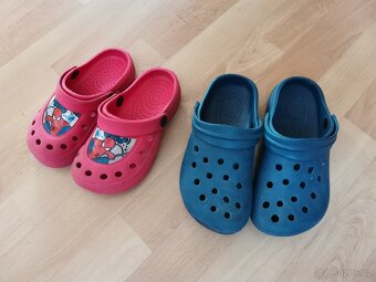 2x dětské crocs vel.28/29 a 33 - 2
