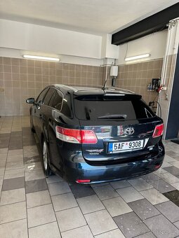 Toyota Avensis t27 2011 - 2