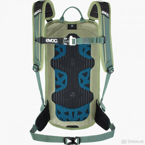 Nový batoh EVOC Stage 6L + Hydration Bladder 2L Light Olive - 2