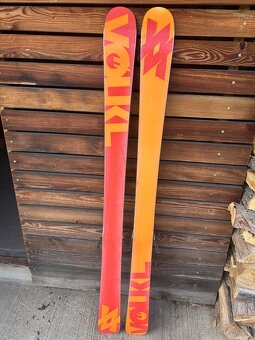 Prodám 147 VÖLKL LEDGE freeski, twintip - 2