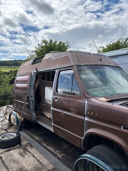 Ford Econoline/E150 díly/celek s doklady - 2