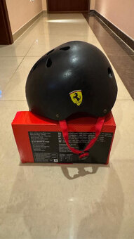 Ferrari Scuderia helma - 2
