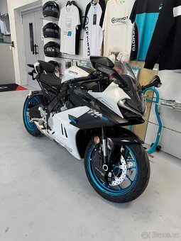CFMOTO 675SR-R bílá 2025 - 2