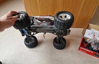 RC auto stampede traxxas - 2
