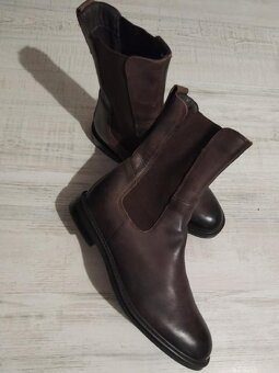 PRODÁM DÁMSKÉ KOTNÍKOVÉ KOŽENÉ BOTY vel. 39 - 2