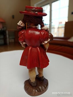 Starožitná ručně malovaná soška. - 2