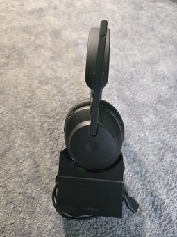 Jabra Evolve2 65 MS + stojánek + dongle + nové náušníky - 2