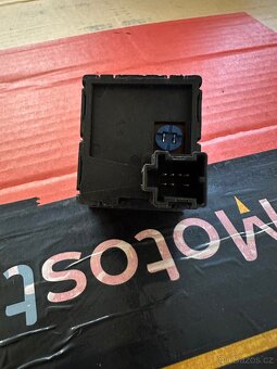 Ovládání uzávěrky Nissan patrol y61 - 2