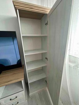 Jídelní a obývací nábytek - 2