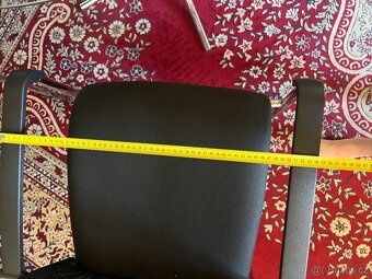 Skleněný stůl, plus 4 židle - 2