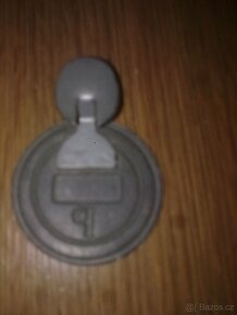 starý klopový odznak - 2