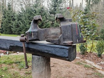 Velký starý historický svěrák - 2