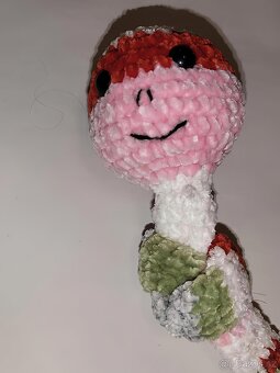 Ručně háčkovaný plyšák - červík - 2