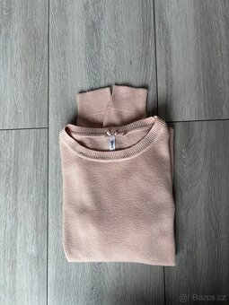 Světle růžový svetr - 2