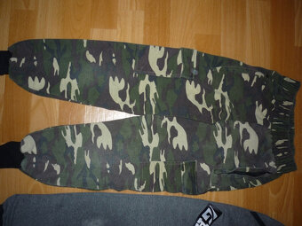 2x tepláky vel 128-134, cena za oboje - 2