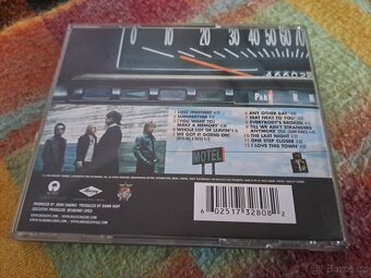 PRODAM CD  -- BON JOVI  - - 2