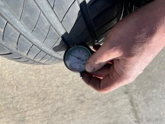 Pneu 235/55/18 - 2