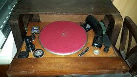 Něco pro sběratele - Prodám retro gramofon z poloviny 20. st - 2
