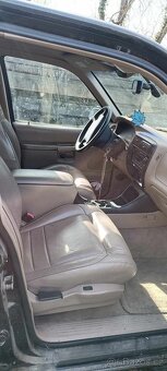 Ford explorer - 2