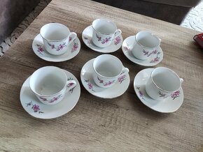 Sada šesti porcelánových šálků a podšálků - 2