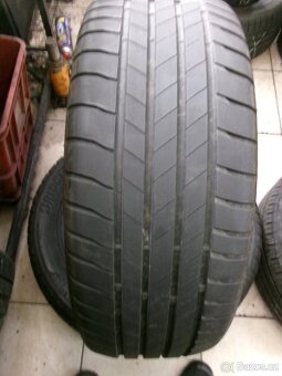 215/55 R17 BRIDGESTONE (4,5-5mm) č.15437 - 2