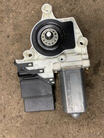 Motor stahovacího mechanismu Golf 4, Bora, Leon LZ - 2