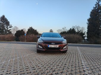 2012 Hyundai i30 - mnoho komfortních úprav - 2