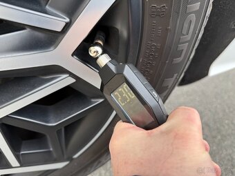 Extrémně přesný programovatelný digitální pneuměřič Michelin - 2