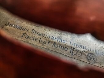 Antonius Stradivarius Cremonensis Faciebat Anno 1725 - 2