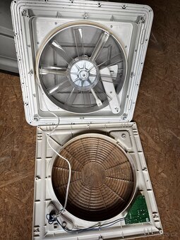 Střešní okno s ventilátorem Fiamma Turbo Vent - 2