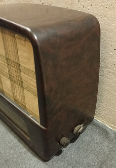 Staré retro bakelitové rádio Tesla Standard 405U na ND - 2