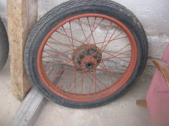 Prodám přední a zadní kolo na starou motorku. - 2