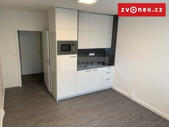 Pronájem bytu 1+kk 26m2 ve Zlíně na Tř.T. Bati 5213 - 2