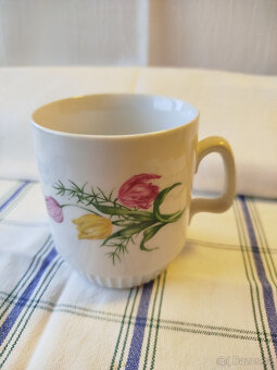 retro hrnky 1/4 litru tulipány - 2